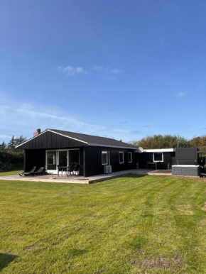 Lovely Newly Renovated Holiday House - 1005